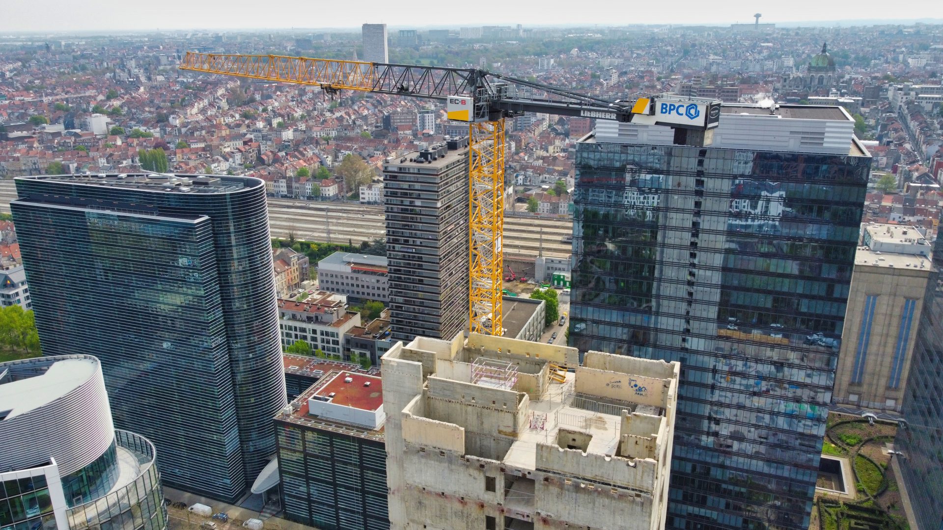 ZIN crane on construction site